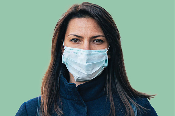 Person wearing a face mask