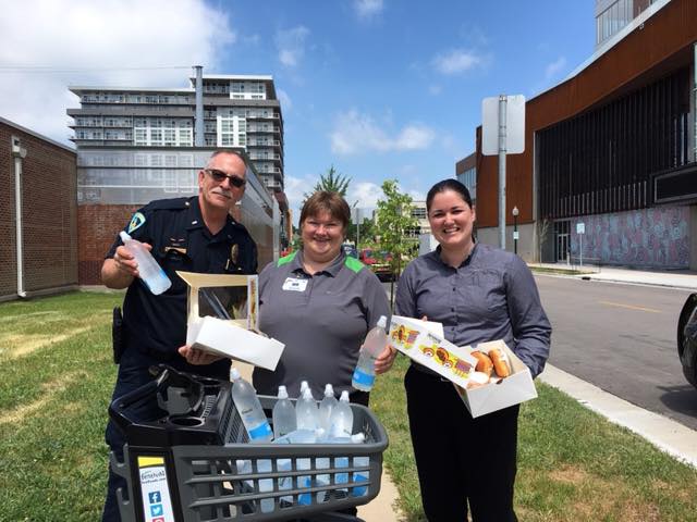 Madison Police and Festival Foods hand out water on E Washington.