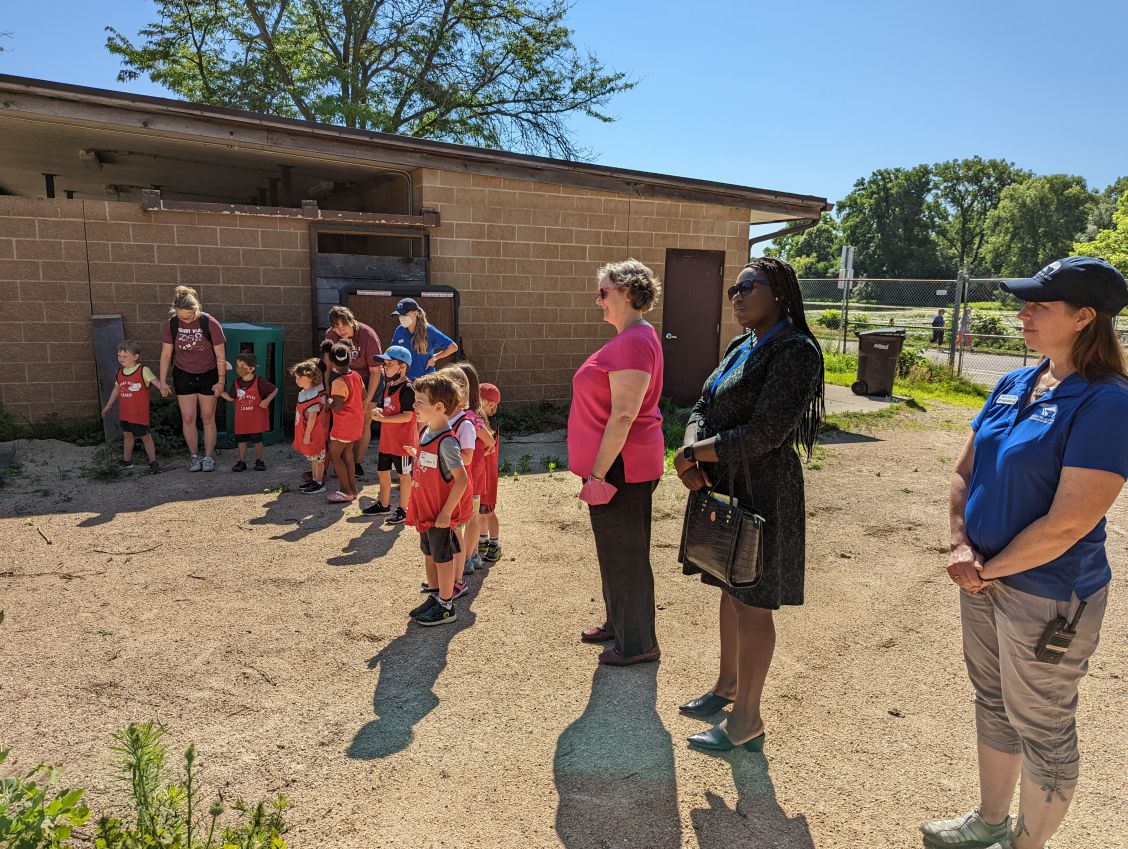 Mayor Rhodes-Conway meets Wilma the Buffalo with kids and staff at Henry Vilas Zoo