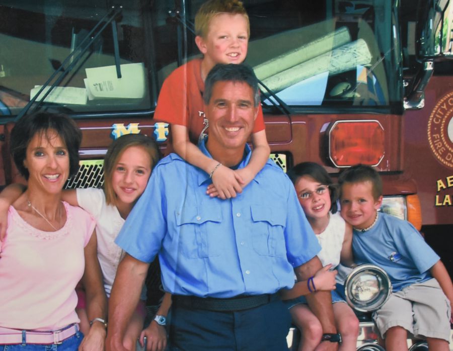 Lt. Tim Binger and his family (2006)